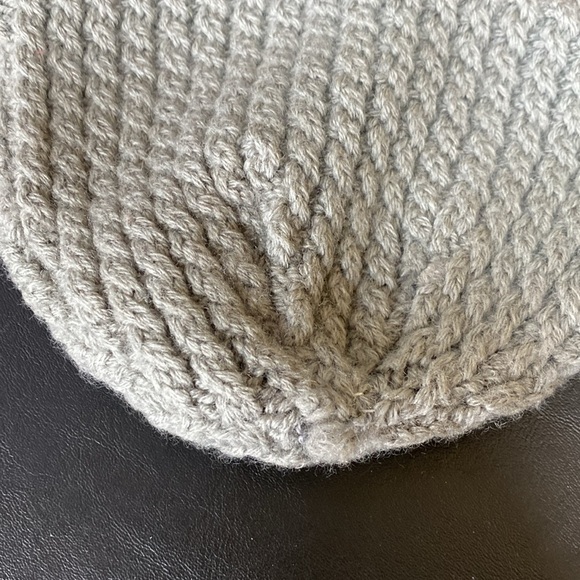 Turtle Fur Wool Knit Beanie Hat, Gray & Black with Red Design. OSFA. - Picture 6 of 9